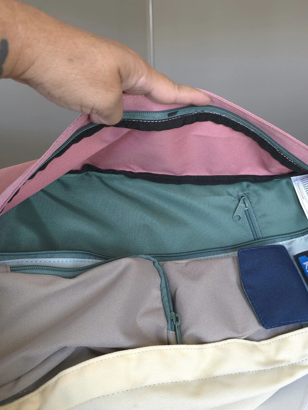 Kavu Pastel Colorblock 4 Rope Sling Bag - Pink, Mint, Cream, Beige